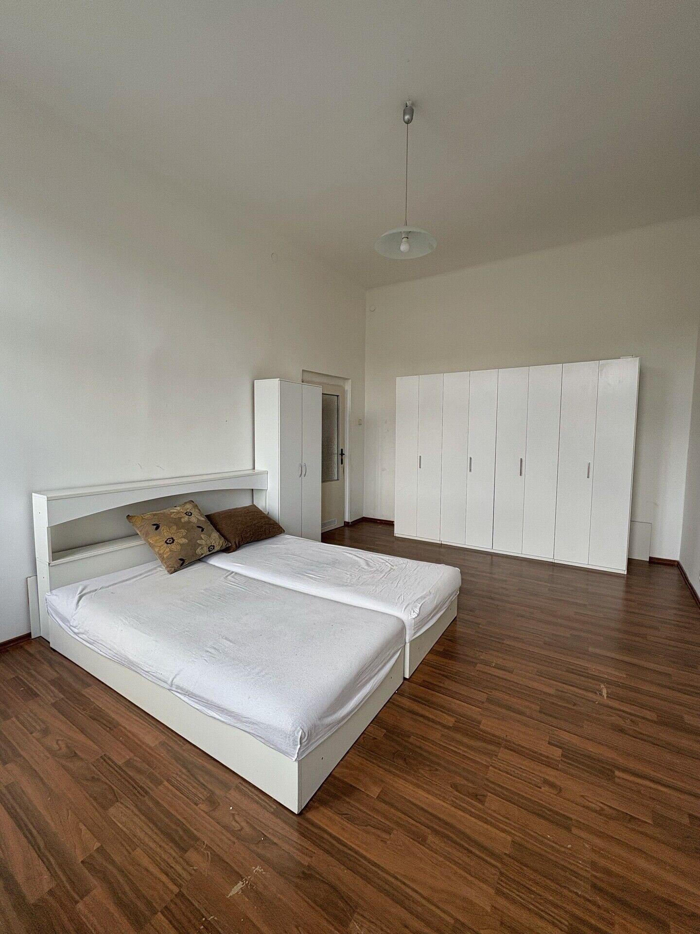 Pronájem bytu 3+1 v centru města 84 m2, náměstí Republiky