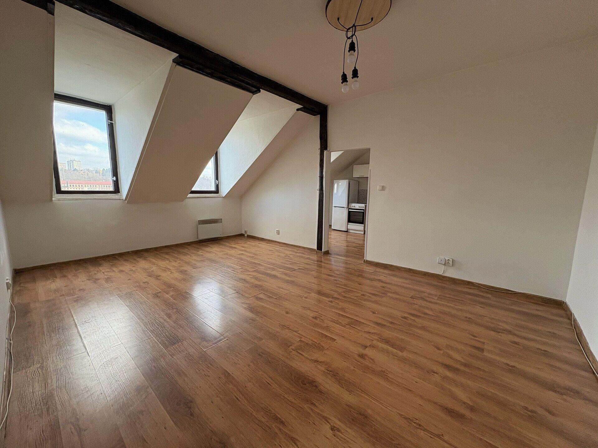 Pronájem bytu 1+1 39 m² náměstí Republiky, Karlovy Vary