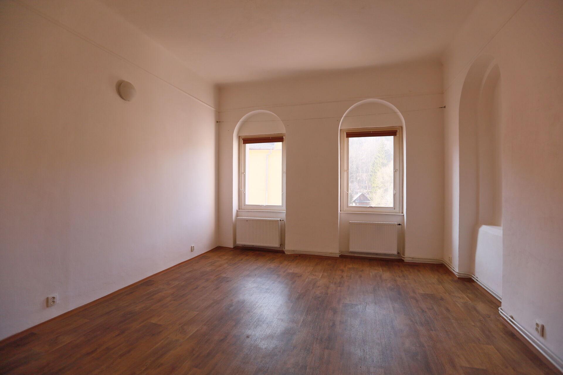 Prodej polyfunkčního domu o ploše 750 m², pozemek 1400 m² Karlovy Vary - Březová