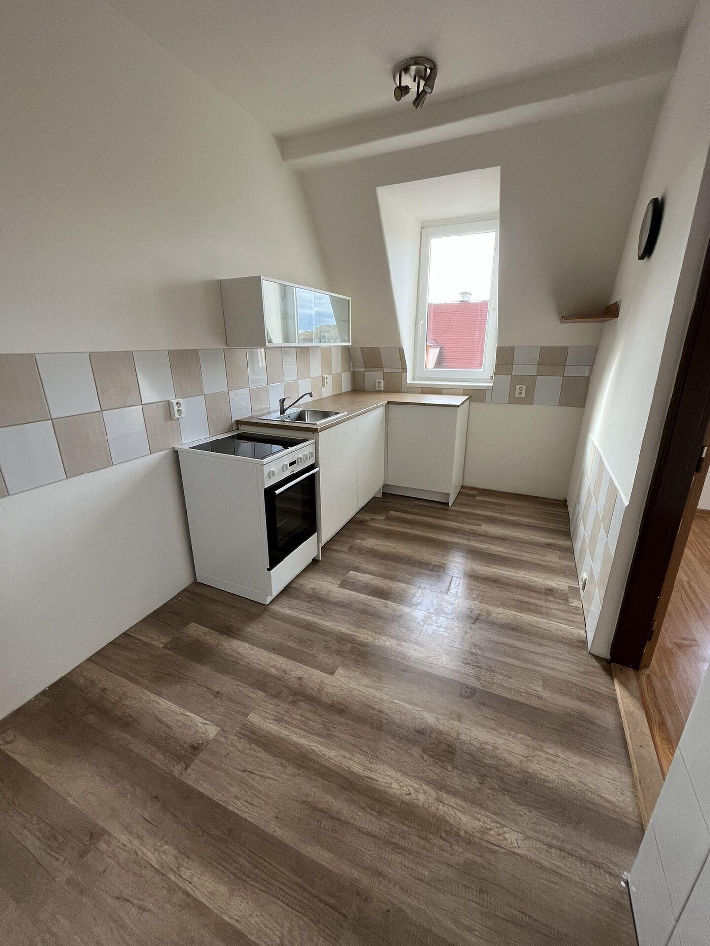 Pronájem bytu 2+1, 44 m2, Studentská, Karlovy Vary - Doubí