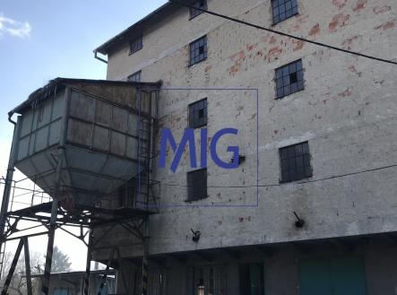 Pronájem komerčního objektu, sklad, 1 200 m²
