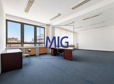 Pronájem kanceláře, 364 m²