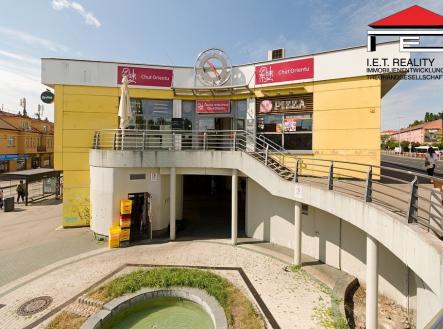 Pronájem - restaurace, 467 m²