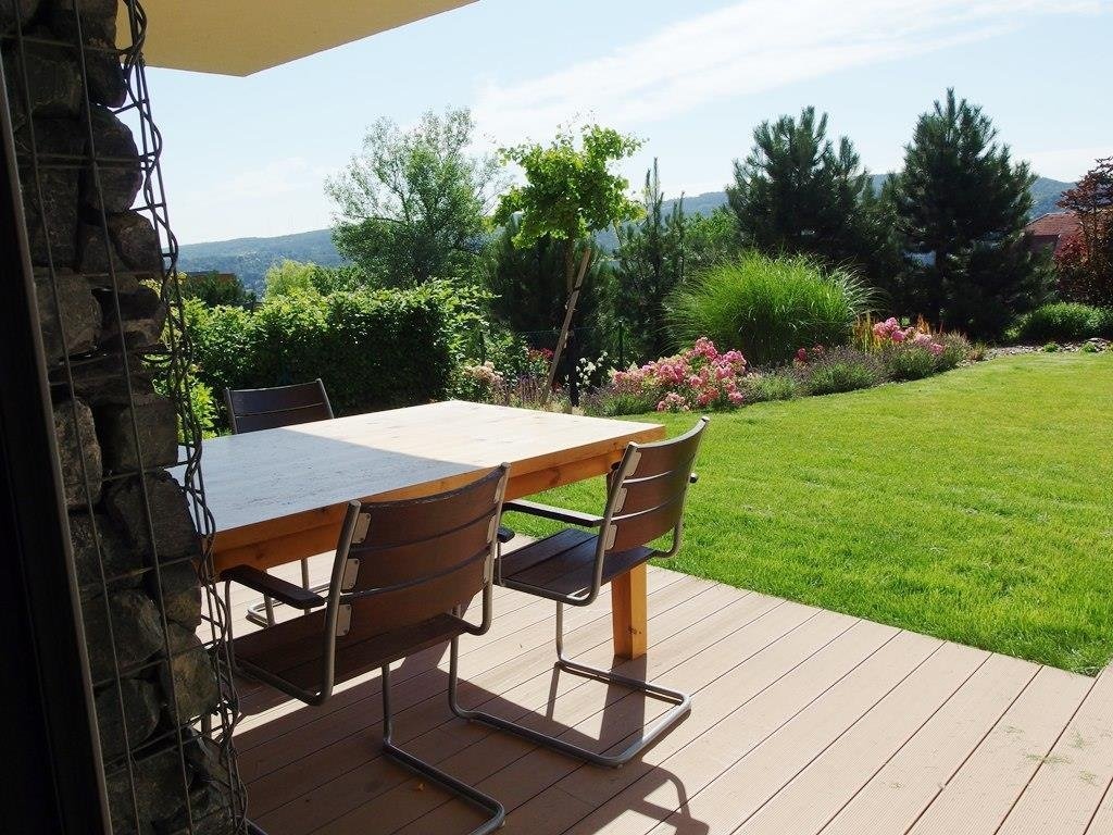 venkovní posezení s výhledem.jpg