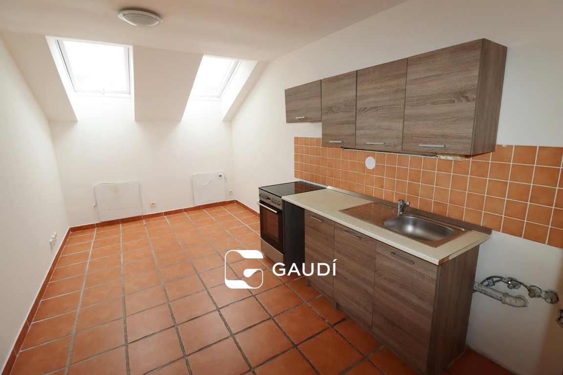 pokoj se střešními okny