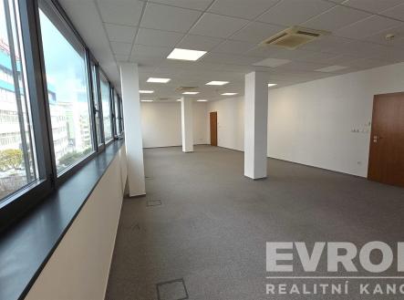 Pronájem kanceláře, 90 m²