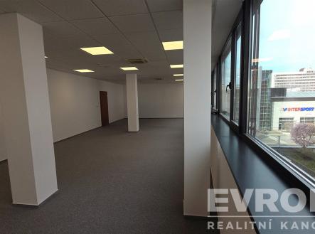 Pronájem kanceláře, 90 m²