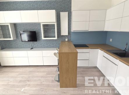 Pronájem bytu, 1+kk, 32 m²