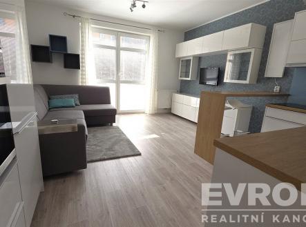 Pronájem bytu, 1+kk, 32 m²