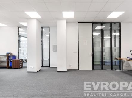 Pronájem kanceláře, 272 m²