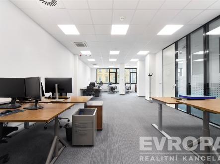 Pronájem kanceláře, 272 m²