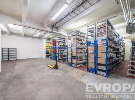 Pronájem skladu, 985 m²