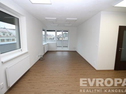 Pronájem kanceláře, 81 m²