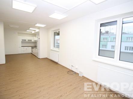 Pronájem kanceláře, 81 m²