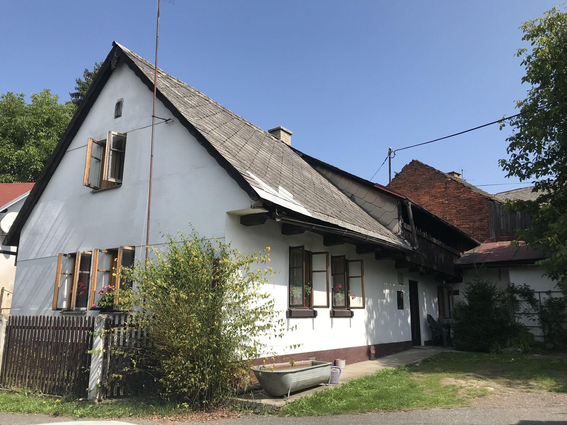 Pronájem stylové zděné chaty po částečné rekonstrukci nedaleko Českého ráje - Lažany