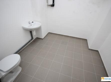 Pronájem skladovací prostor, 90 m²