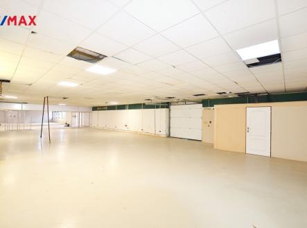 Pronájem obchodní prostor, 200 m²