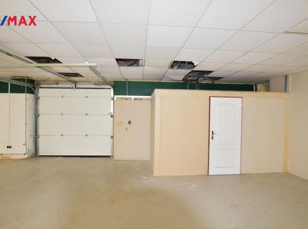 Pronájem obchodní prostor, 200 m²