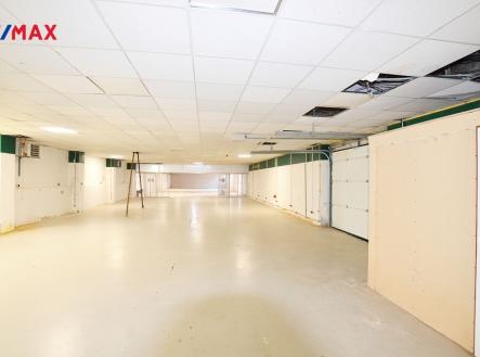 Pronájem obchodní prostor, 200 m²