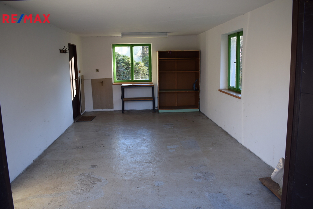 Pohled do garáže od vrat