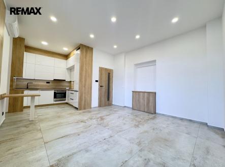 Pronájem bytu, 1+kk, 34 m²