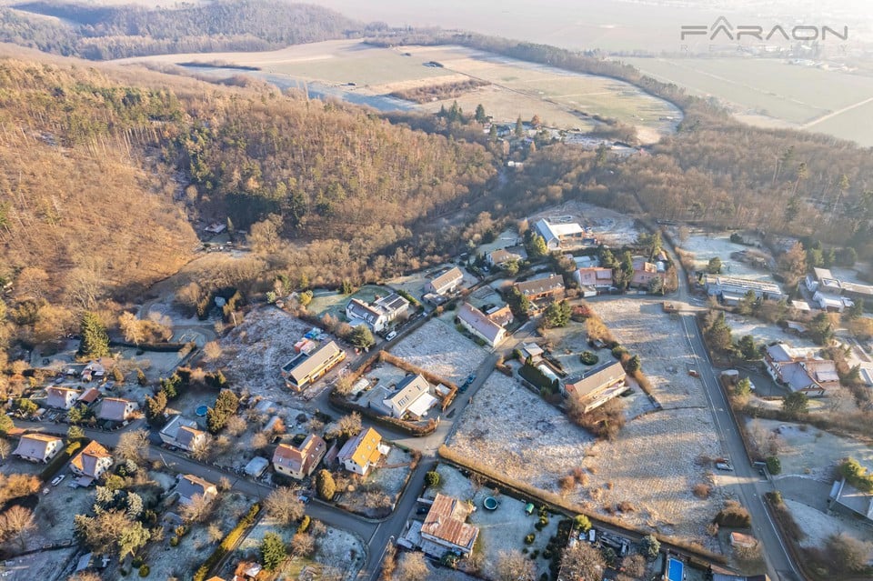 Prodej pozemku (1109m2) s platným stavebním povolením, Volnoklasy