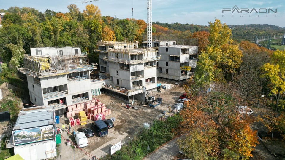 Prodej bytu 2+KK, 70 m2, zahrada 180 m2, sklep, garáž, Vysočany