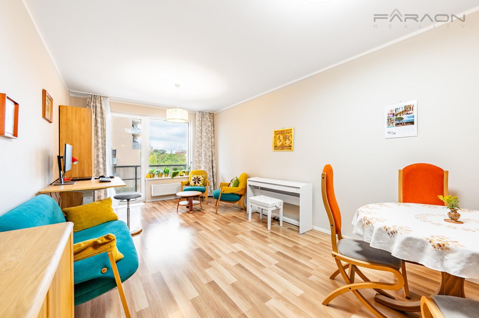 REZERVACE - Příjemný světlý byt 3+kk, 104 m2, balkon, parking, Praha 3-Strašnice