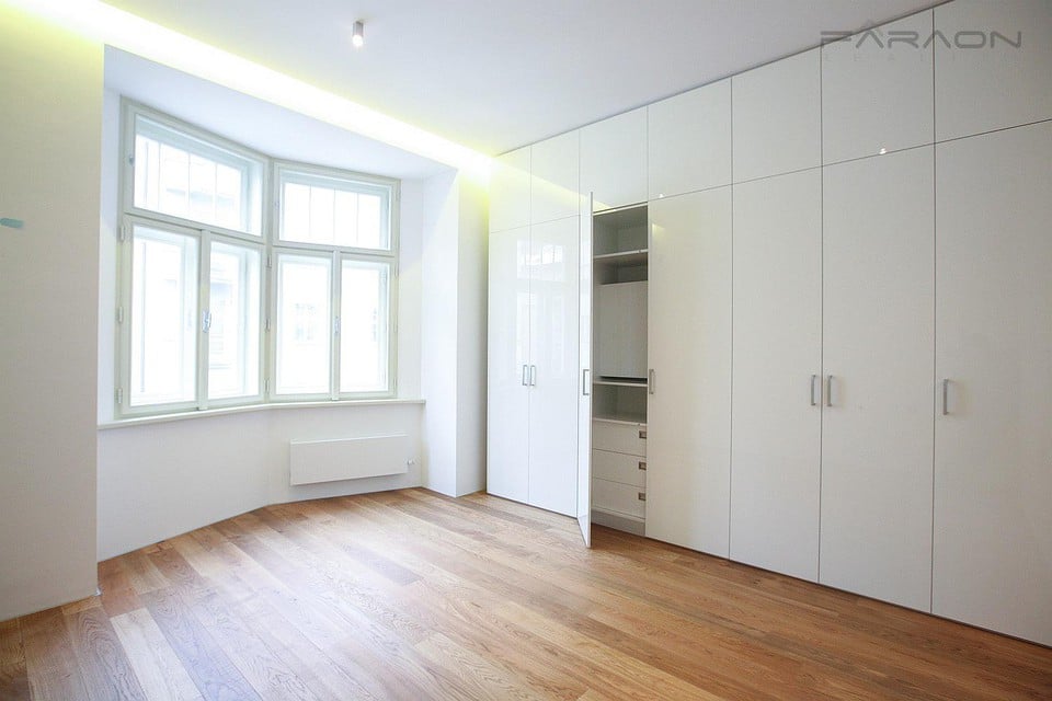 Pronájem bytu 3+kk (117m2) s terasou (18m2) Praha 3, Laubova