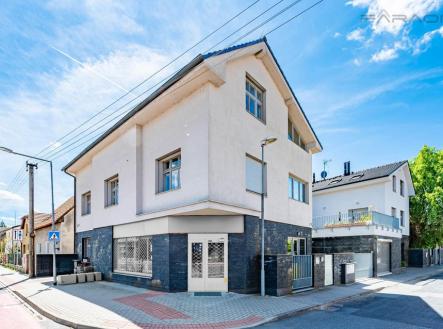 Prodej nájemního domu, 898 m²