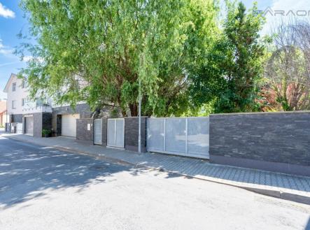 Prodej nájemního domu, 898 m²