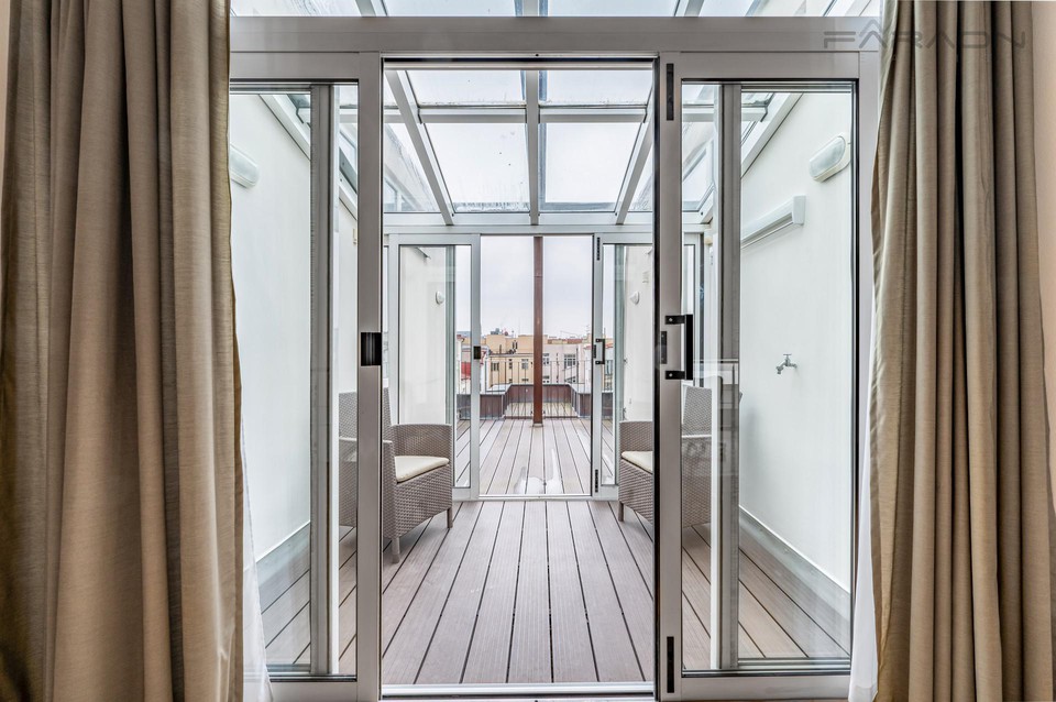 Pronájem luxusního mezonetového bytu 5+kk, 250 m2 + terasa a zimní zahrada + parkování u Palackého n