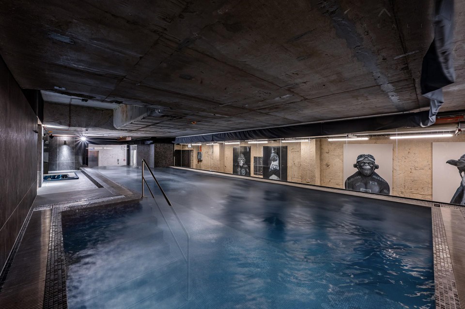 Prodej loftového bytu (92,8 m2) s terasou (29 m2) a dvěma parkovacími stáními