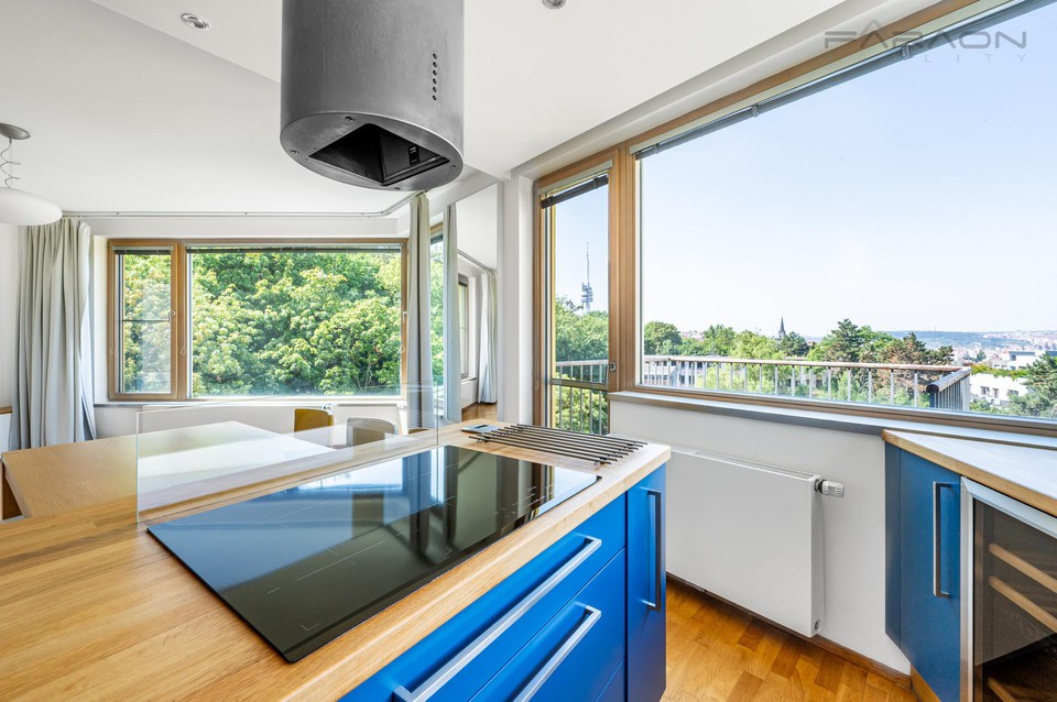 Prodej slunného bytu 4+kk (125,8m2), dva balkony, parkovací místo, Jeseniova, Praha 3