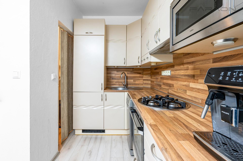 REZERVOVÁNO / Prodej bytu 2+kk (49 m²)po renovaci v osobním vlastnictví, Praha 4 - Jihlavská