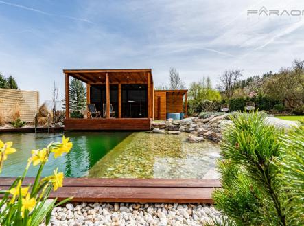 Prodej komerčního objektu, obchodní centrum, 194 m²