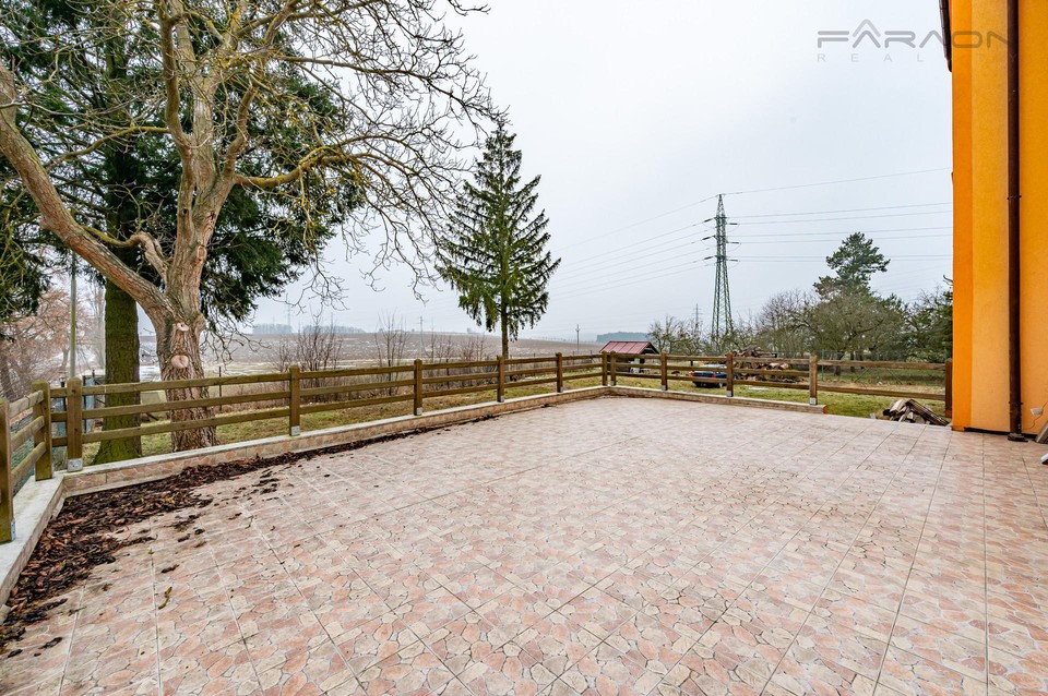 Prodej třípodlažního bytového domu 550 m2 se zahradou 1261 m2, Lety, Písek, Jihočeský kraj