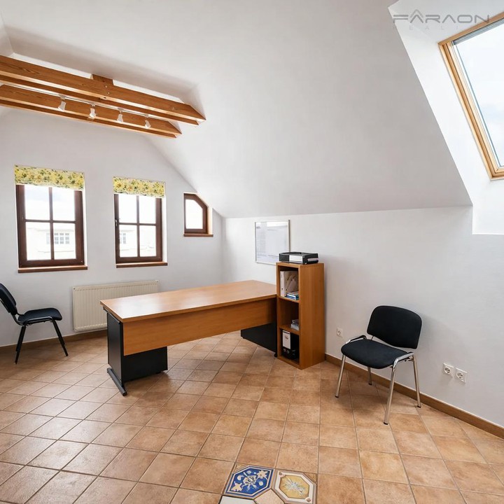 Pronájem vily 160 m2, pozemek 54 m2, Praha 15