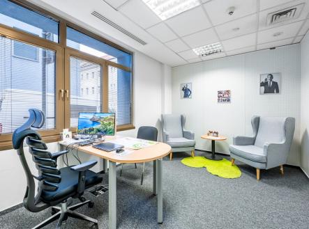 Pronájem kanceláře, 194 m²