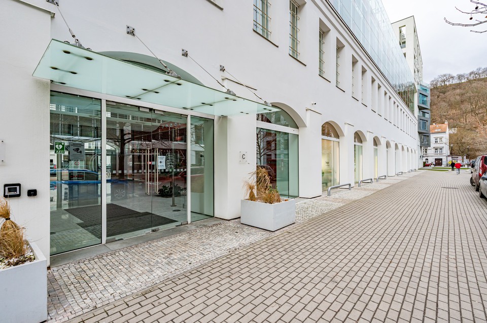 Pronájem kanceláře 488 m2, Praha 8 - Karlín, Křižíkova