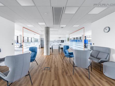 Pronájem kanceláře, 800 m²