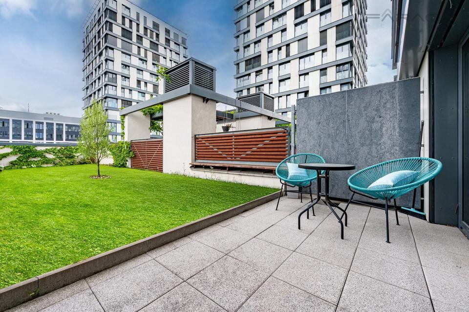 Prodej bytu 1+kk, terasa, parkovací místo, sklep,GARDEN TOWER, Olšanská, Praha 3 - Žižkov