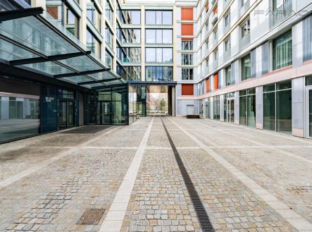 Pronájem kanceláře, 706 m²