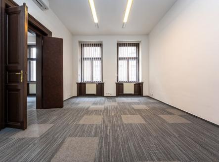 Pronájem kanceláře, 212 m²