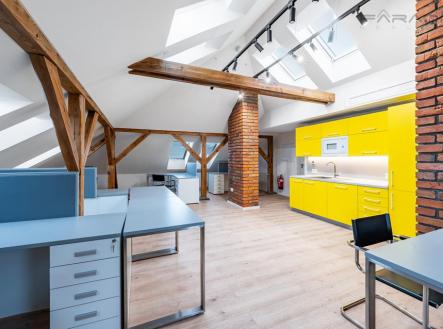 Pronájem kanceláře, 86 m²