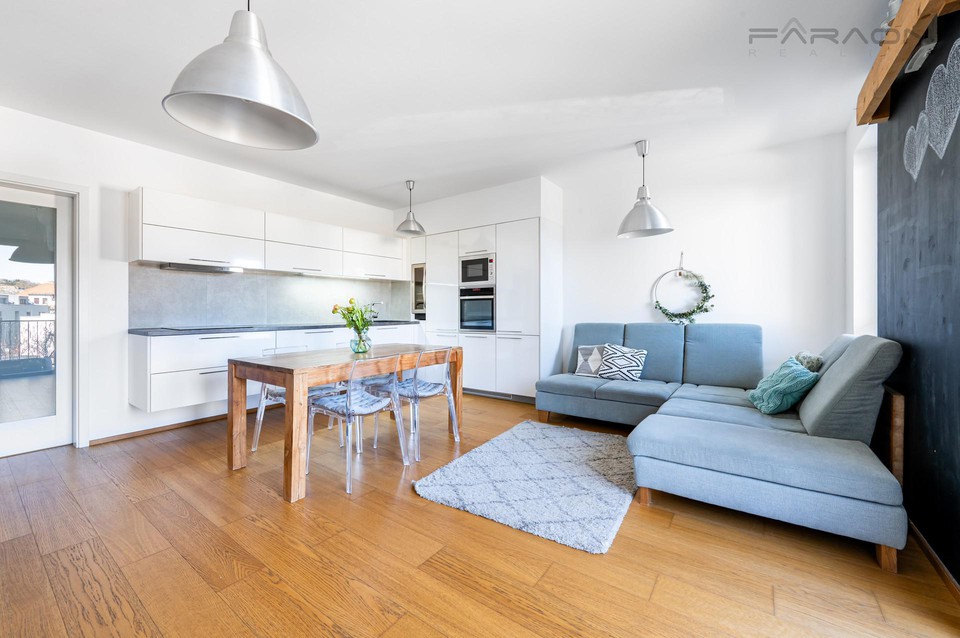 Prodej bytu 3+kk (79 m2) s balkonem (7 m2), sklepem a parkovacím stáním, Praha 9 - Hloubětín