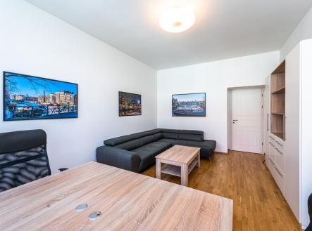 Pronájem kanceláře, 53 m²