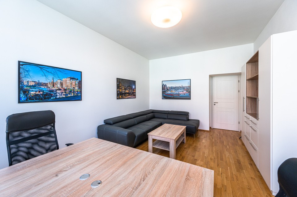 REZERVACE - Pronájem privátní reprezentativní kanceláře 53,2 m2, Praha 8-Karlín, Křižíkova