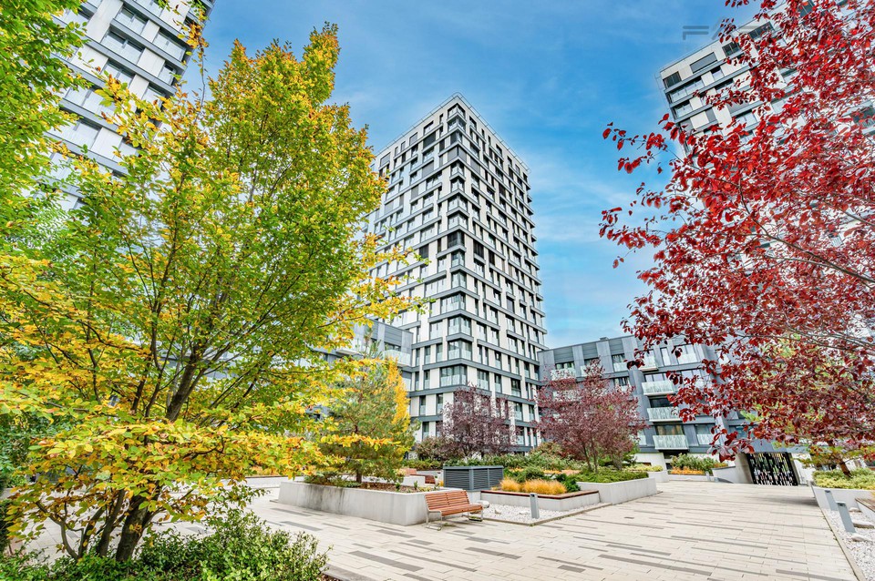 Prodej bytu 1+kk, klimatizace, parkovací místo, sklep, Garden Tower, Olšanská, Praha 3 - Žižkov