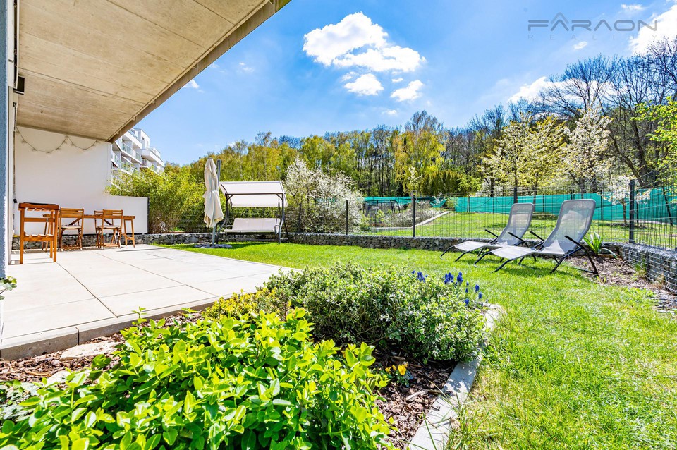 REZERVACE - Byt 2+kk, 49 m2, předzahrádka 62,5 m2, sklep, parking, Naskové, Praha 5-Košíře